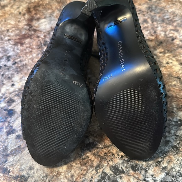 Gianni Bini Sz. 7.5 Black Leather Cut out Stiletto - Picture 6 of 8